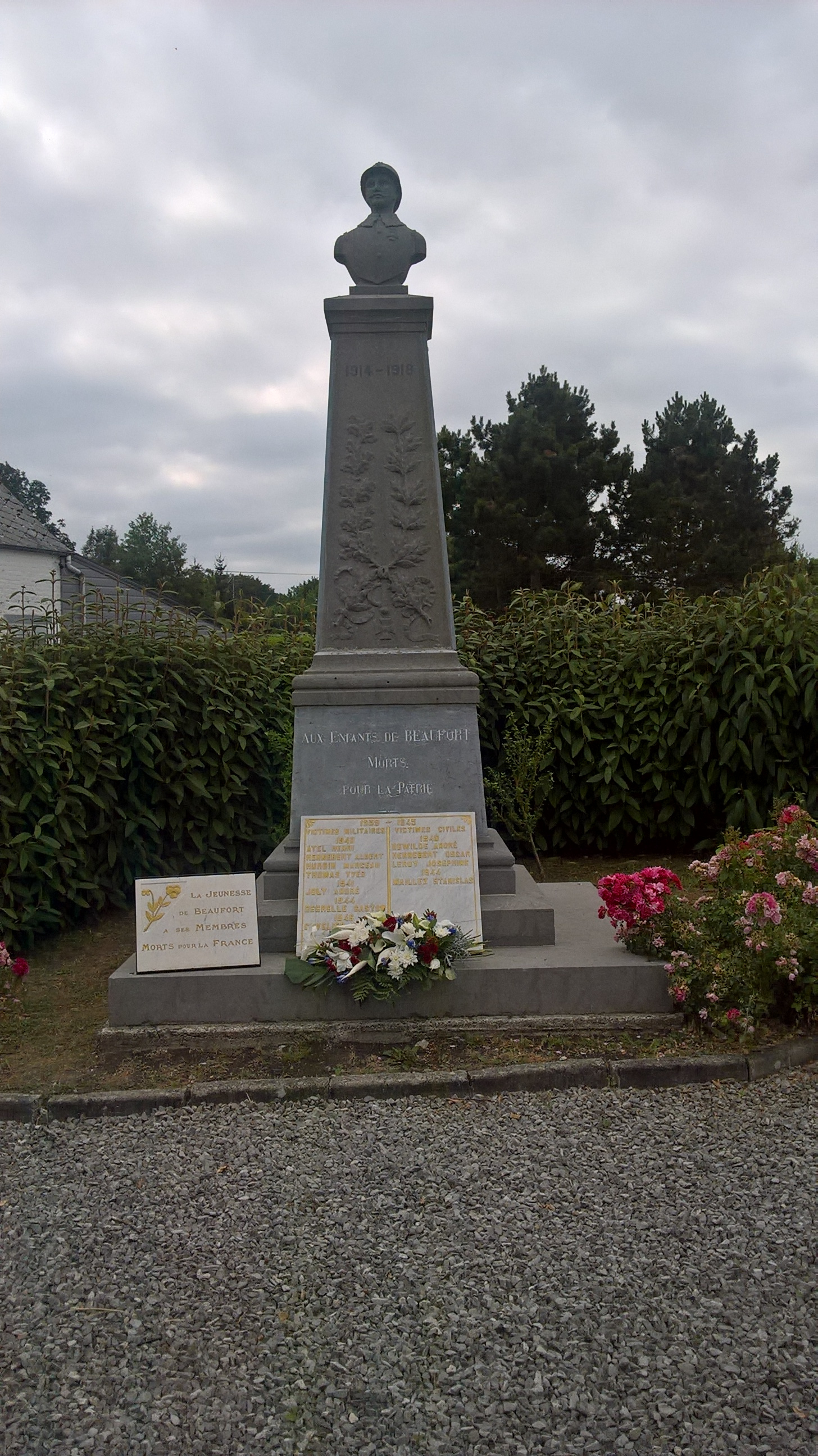 Monument aux morts de Beaufort (59) 